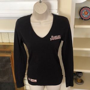Sale! EUC Harley Davidson vneck,dealer logo, S